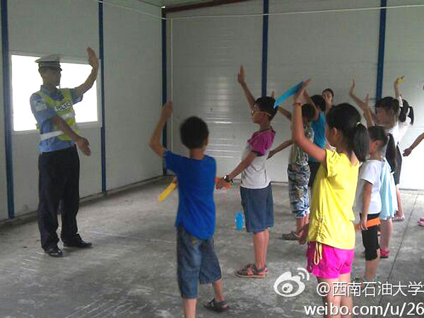 7��24��������ʯ�ʹ�W(xu��)У��(b��o)ӛ�߈F(tu��n)���Ű�֧��־Ը�(du��)�o���ӂ�������һ�ò�һ�ӵ��I(y��)�w�(y��n)�n�����а������t(y��)�����ώ����������ƌW(xu��)������ώ���N�I(y��)���(du��)�T��ϣ�������ӂ�?c��)ڸ���(g��)�I(y��)�ώ�ָ��(d��o)�£��܌�(du��)δ����������Mϣ�����D�顰���������ڽ̌�(d��o)���ӂ���ָͨ�]�Ļ��A(ch��)�ք�(sh��)��