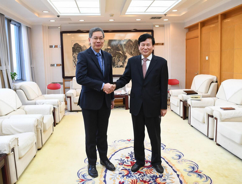 人民日?qǐng)?bào)社社長(zhǎng)、總編輯庹震會(huì)見新加坡駐華大使呂德耀一行