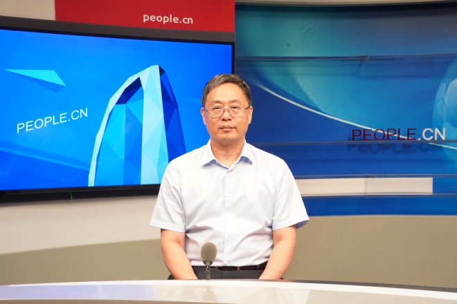 中國藝術(shù)研究院院長、黨委副書記周慶富做客人民網(wǎng)。張力洋攝