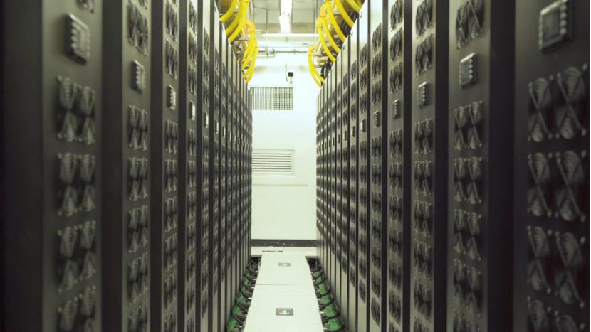 貴安超算中心內(nèi)的機房。人民網(wǎng) 陽茜攝